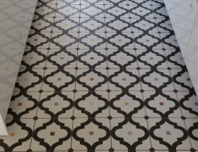 Keukenvloer voorzien van motief vloertegels